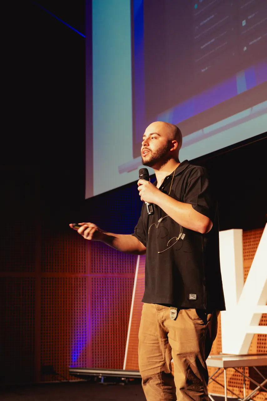 Ivan Ambla speaking to the audience